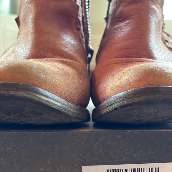 Boots - Picture 4 of 6